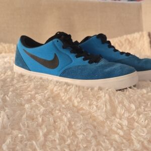 Nike Men's Black and Blue Sneakers